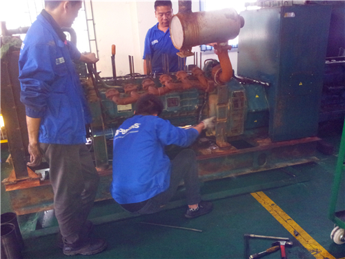 拆卸三菱S12柴油發(fā)動機噴油器總成