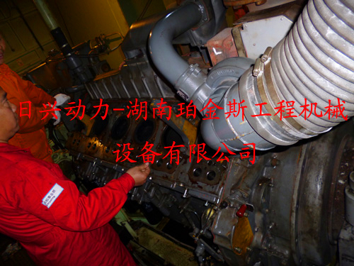 三菱R16柴油發(fā)動機(jī)缸套、活塞、連桿的解體、檢修