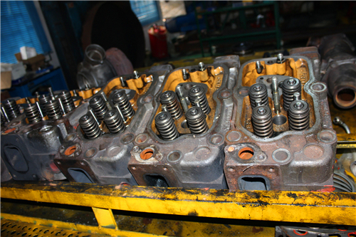 三菱S12柴油發(fā)動機(jī)缸蓋總成